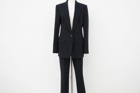 ドレッシーなスーツ！グッチのパンツスーツを買取しました