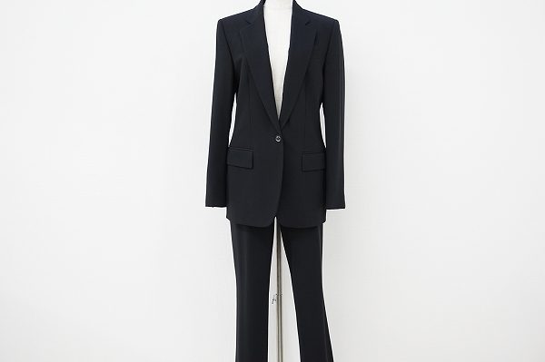 ドレッシーなスーツ!グッチのパンツスーツを買取しました