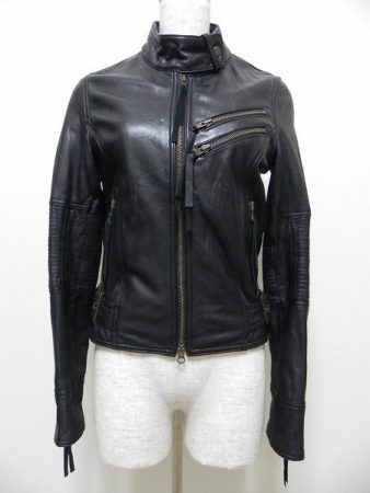 ハードなアイテムで差をつけて。シンクロニシティのレザージャケット