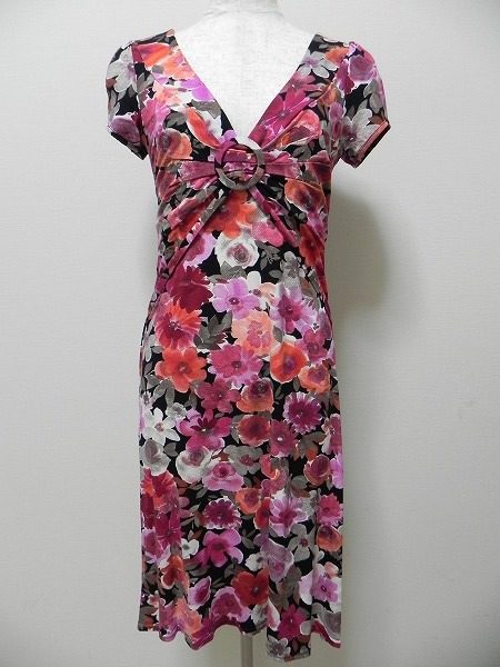 まるで往年のフランス女優？エジェリーのドラマティックなワンピース