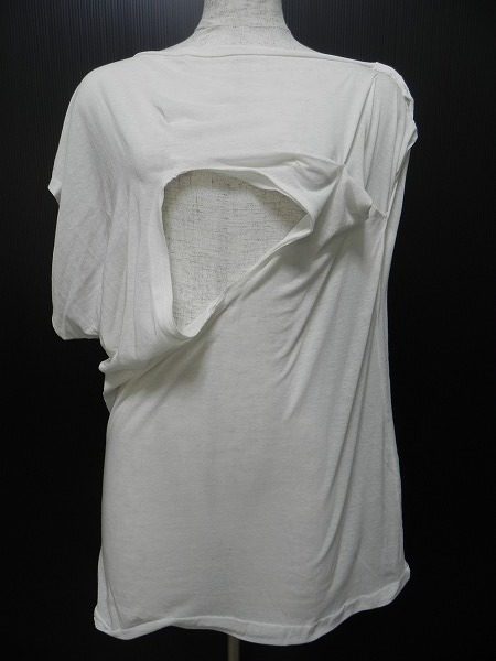 個性的でアーティスティックなマローニのコットンカットソーをご紹介