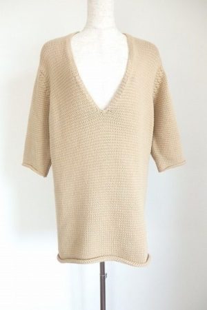 バルキーニットでこなれ感を。グレンフェルのベージュニット