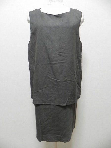 シンプルなのにエッジィなグーコミューンのカーキワンピース