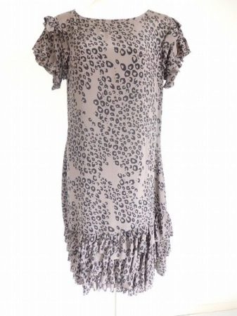 上質、上品なレオパード柄がポイント。ザパのシルクワンピース