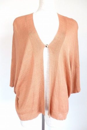 水牛のボタンがポイント。ヨーガンレールのシルクニットカーディガンを買取しました