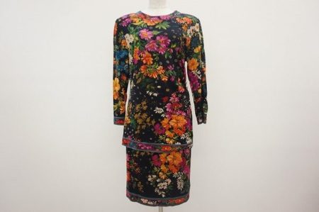 惜しみないフラワープリントにうっとり…レオナールのフラワーツーピースをお売りいただきました