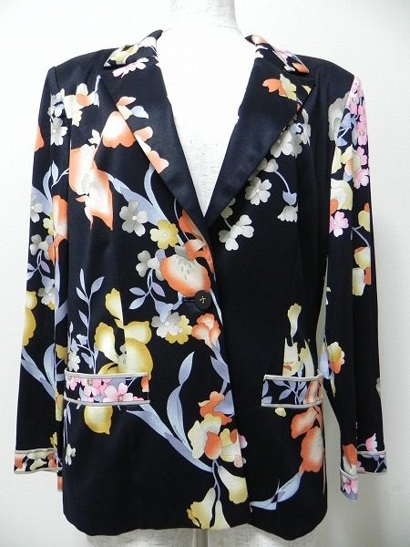 美しすぎる色彩美、レオナールのフラワープリントジャケットをお売りいただきました