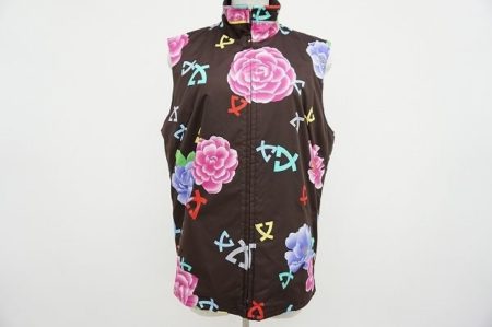 シックにも、ポップにも。レオナールスポーツのリバーシブルベスト