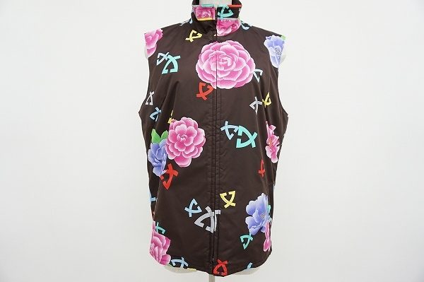 シックにも、ポップにも。レオナールスポーツのリバーシブルベスト