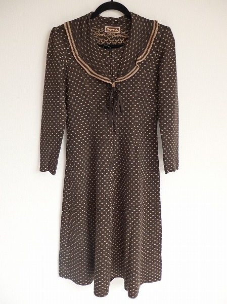 斉藤都世子のフリルでガーリー、乙女なニットワンピースをお売りいただきました