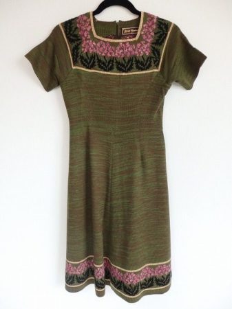 ミックスヤーンが大人っぽい。斉藤都世子のフラワーニットワンピースを買取しました