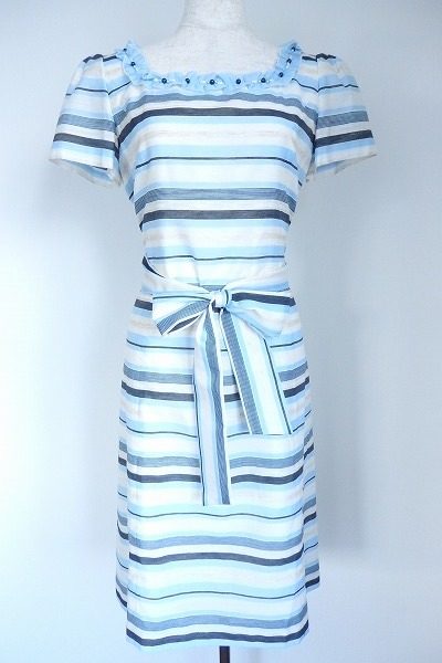 キュートボーダーとフリルがポイント。銀座マギーのリボンワンピース