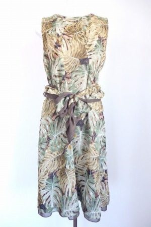 シックなモンステラ柄で差をつけて。銀座マギーのリボンワンピースを買取しました