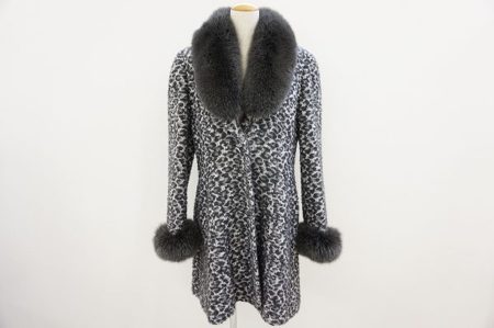 その姿は銀幕の女優のよう。銀座マギーのフォックスファー付きコートを買取しました