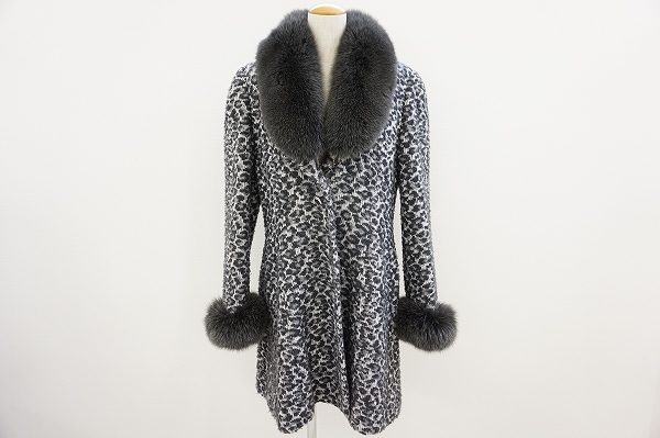 その姿は銀幕の女優のよう。銀座マギーのフォックスファー付きコートを買取しました