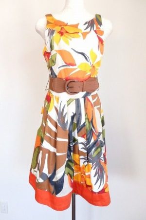 大胆なプリントが印象的。リナシメントのノースリーブワンピース