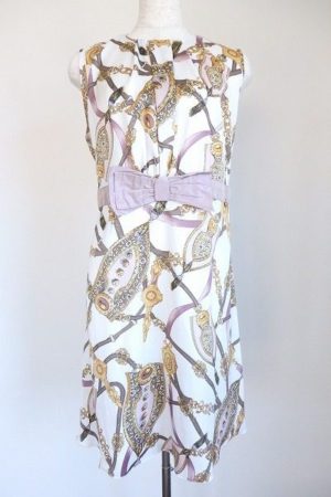 ゴージャスでありながらガーリィ。大人の気品が漂うリナシメントのプリントワンピース