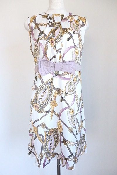 ゴージャスでありながらガーリィ。大人の気品が漂うリナシメントのプリントワンピース