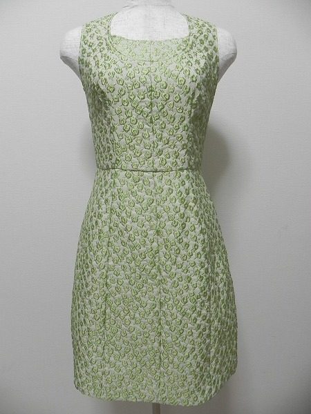 上質素材を使用し優雅さを演出。モスキーノのノースリーブワンピースを買取しました