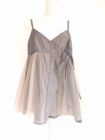 ちょっとドーリィ。なのにとってもシック。リリットのトップス