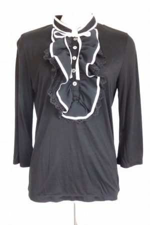 モノトーンのコントラストにフリルが映える！ユーバイウンガロのカットソー