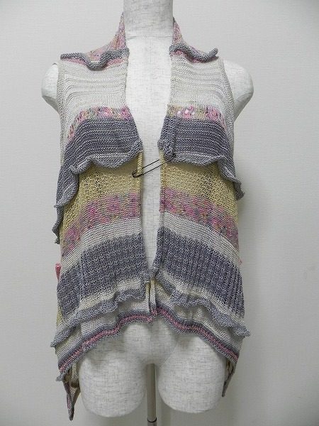 糸のアート作品!エムアンドキョウコのノースリーブニットをお買い取りしました