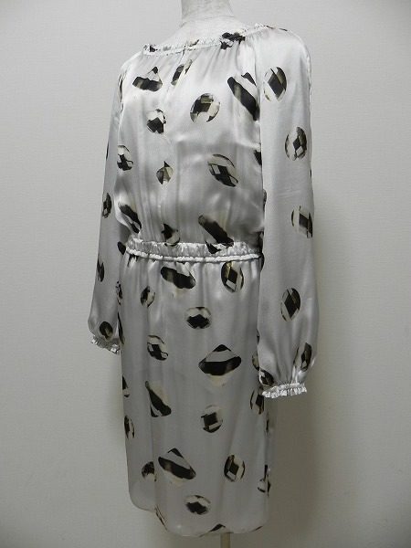 ラグジュアリー感漂うアルマーニコレッツィオーニのワンピース