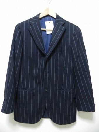 しっとりとした色気がポイント。ブリッラペルイルグスの紳士的なデザインのウールジャケット