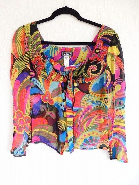 人気再燃中のジャンニヴェルサーチよりトロピカル＆ラグジュアリーなブラウスを買取しました