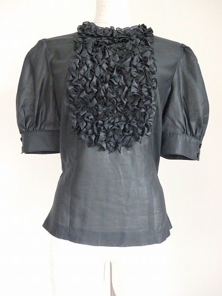 胸元のボリューミーなフリルが高貴。エムズグレイシーのトップスを買取しました