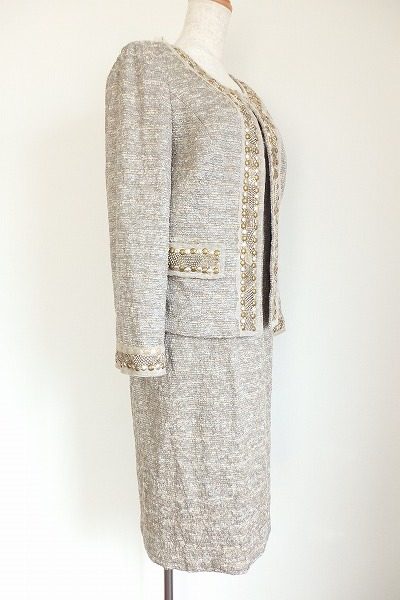 装飾が上品で華やか！セントジョンのベージュワンピーススーツを買取しました