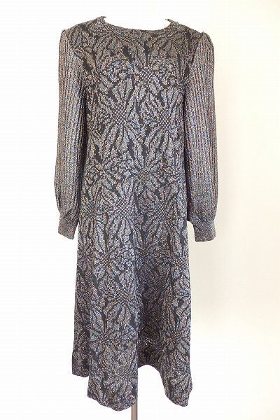 ニットの女王が生み出す上品な優雅さ。斉藤都世子のニットワンピースを買取しました