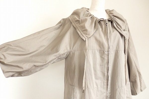 長く愛用できるシンプルデザインが特徴。レコパンのジップコートを買取しました