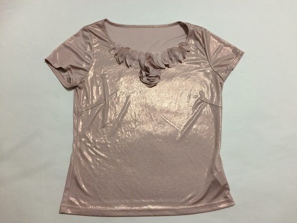 可愛くもスタイリッシュに着こなせる。銀座マギーらしいピンクラメカットソーを買取しました