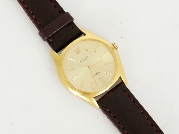 落ち着いた雰囲気のロレックス・チェリーニは、大人の女性にオススメ