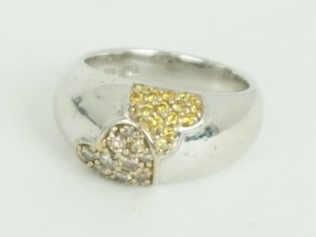 手元でキラキラと輝く。ポンテヴェッキオのダイヤモンドをあしらったリング