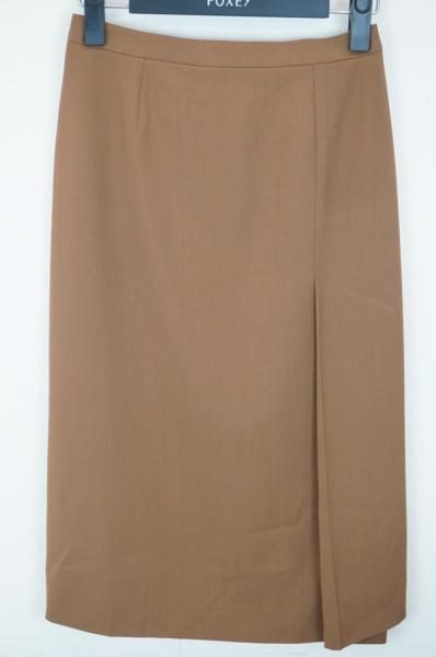 長めの着丈で上品に！上質でシンプルなデザインで長く愛用出来るロエベのスカートを買取しました