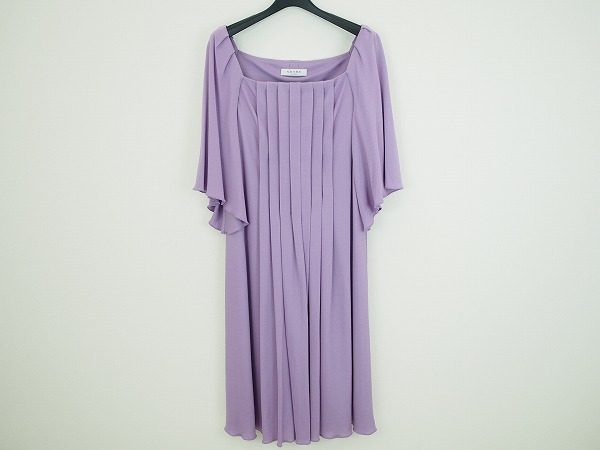エレガントなデザインが華やかで素敵!アドーアの紫ワンピースを買取しました