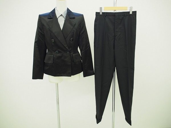 パーティーにも着られるイヴサンローランの希少なタキシードパンツスーツ