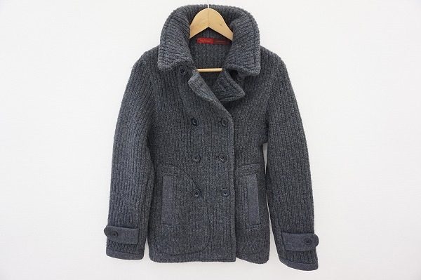 ニットの素材感で重さが緩和　ユナイテッドアローズのニットコート