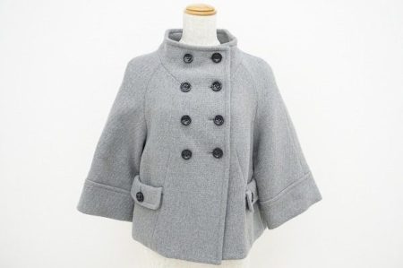 ノーカラーで七分丈。こなれた感が出てオシャレなアンタイトルのジャケット