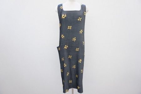 お家でこそオシャレを忘れない！イッセイミヤケのキュートなエプロンをお売り頂きました。