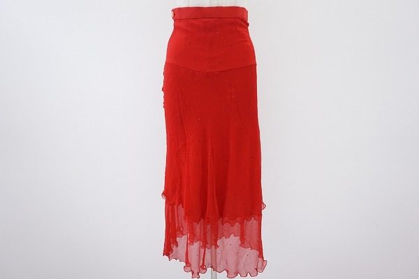 特別なシーンで是非着たい、さりげないラインストーンが美しいシャネルスカート