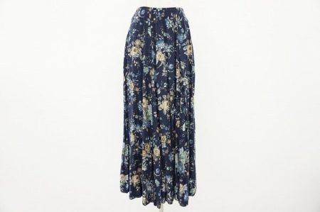 春夏コーディネートの主役にしたい、ローラ・アシュレイのスカート