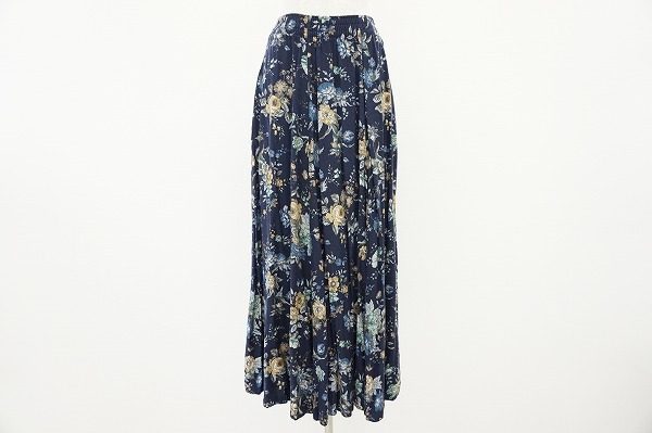 春夏コーディネートの主役にしたい、ローラ・アシュレイのスカート