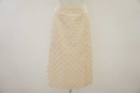 女性らしさと存在感あふれるジバンシィのスカートで、是非女子会へ！