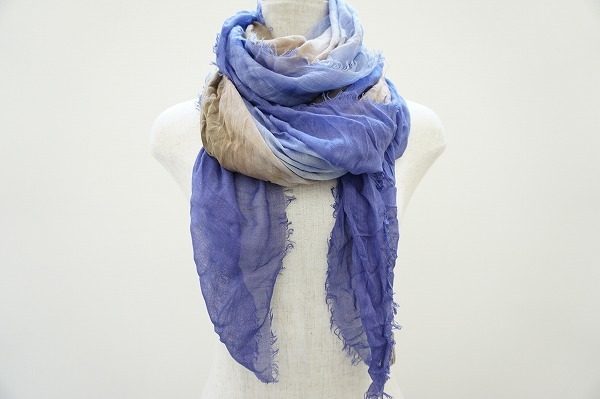 オシャレな色使いで差が付く！ボッテガヴェネタのカシミア混ストール　