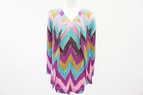 豪華プリーツとデザインがまるでアートのよう。プリーツプリーズのアンサンブルを買取しました。