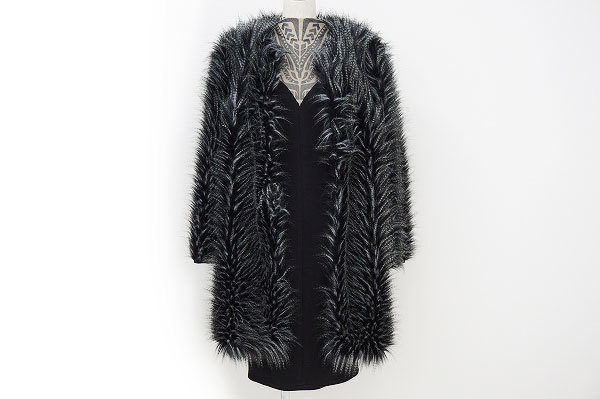 世界に誇れる日本人デザイナー!タダシショージのエコロジカルでゴージャスなコート
