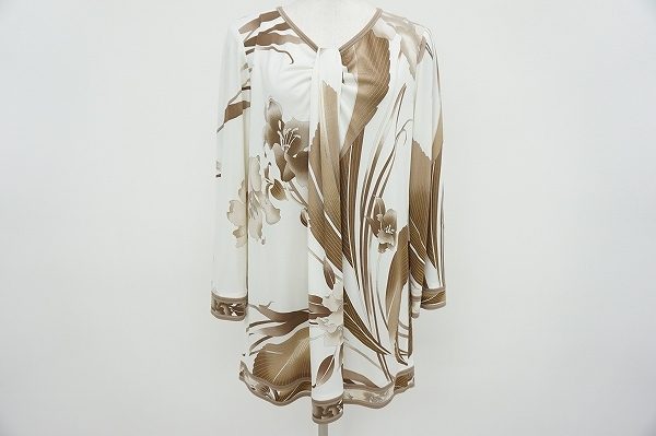 シックなフラワープリントで大人の女性の優雅さを演出してくれるレオナールのチュニックを買取致しました